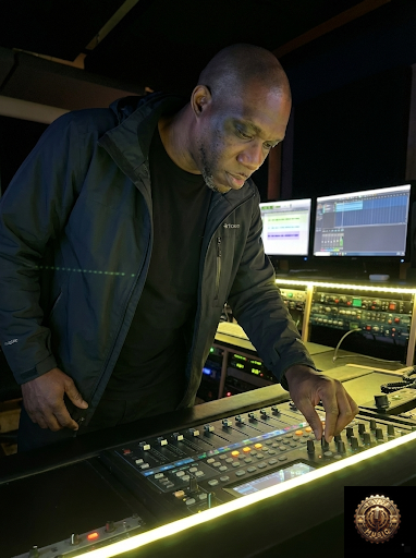 Studio mixing console